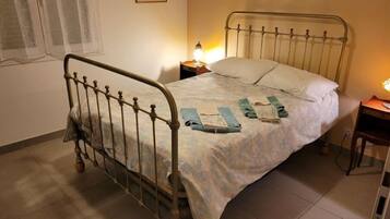 3 bedrooms, desk, iron/ironing board, travel crib
