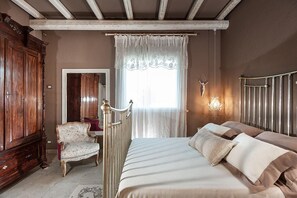 3 chambres, fer et planche à repasser, Wi-Fi, draps fournis