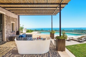 Pool - Villa Etnea - Private villa with pool and jacuzzi (Zafferana Etnea)