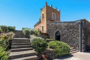 Exterior - Villa Etnea - Private villa with pool and jacuzzi (Zafferana Etnea)