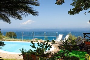 Pool - Villa Gesine with private pool and sea views (Massa Lubrense)