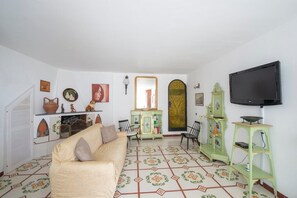 Televisie en een open haard