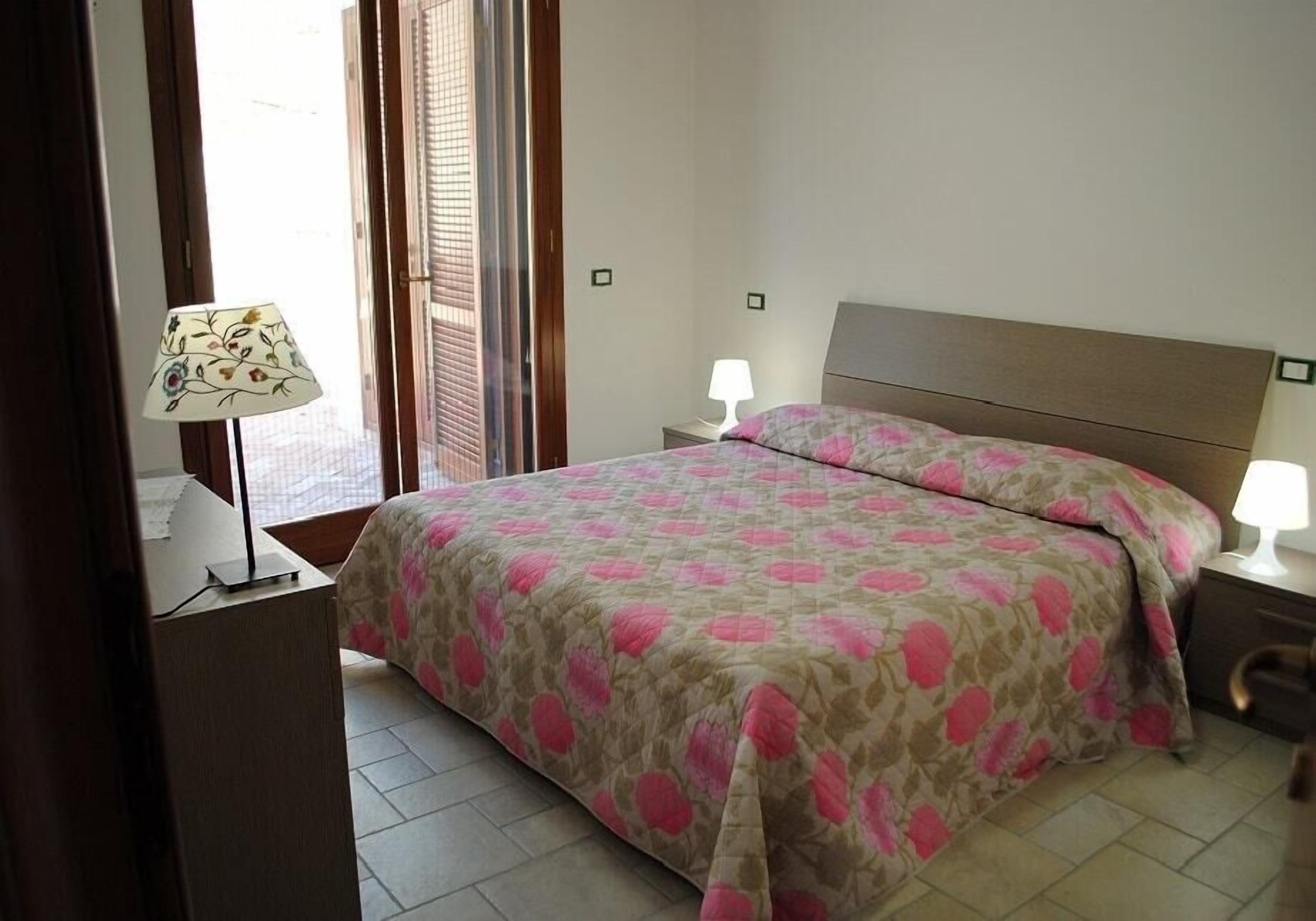 4 camere, ferro/asse da stiro, Wi-Fi, lenzuola