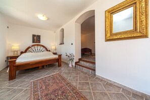 3 slaapkamers, een strijkplank/strijkijzer, wifi, beddengoed