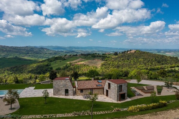 Exterior - Modern Villa with Private Swimming Pool in Tuscany (Volterra)