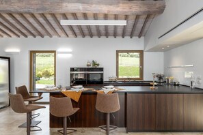 Microwave, oven, dishwasher, coffee/tea maker - Modern Villa with Private Swimming Pool in Tuscany (Volterra)