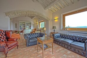 TV, fireplace - Villa Stupenda (26 Guests) - Large villa ideal for events (Sarteano)