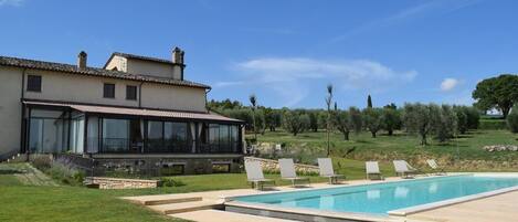 Piscina coperta, una piscina riscaldata
