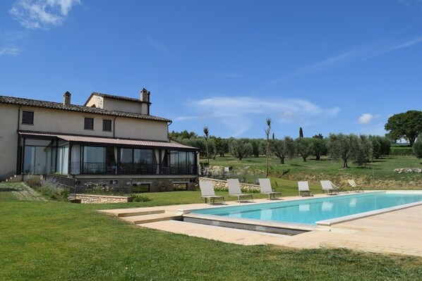Piscina coperta, una piscina riscaldata
