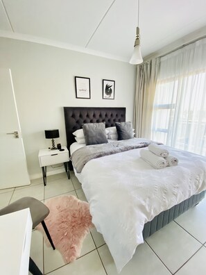 1 bedroom, iron/ironing board, WiFi, bed sheets - Deluxe one bedroom at the Blyde Crystal Lagoon (Pretoria)