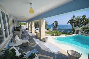 A heated pool - Villa Seranta, sea front villa near town (Fontane Bianche)