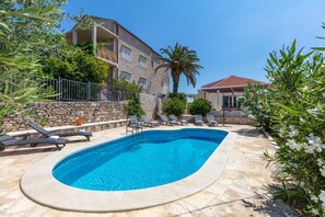 Beheizter Pool