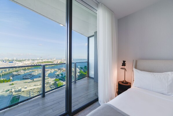 Deluxe Apartment - Front Row Bay Views from your Apt (Miami)