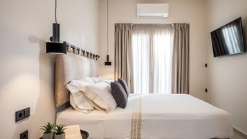 1 bedroom, desk, iron/ironing board, WiFi