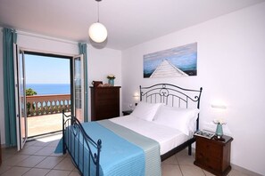 5 bedrooms, iron/ironing board, WiFi, bed sheets