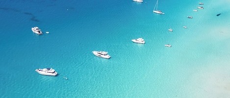 Na praia