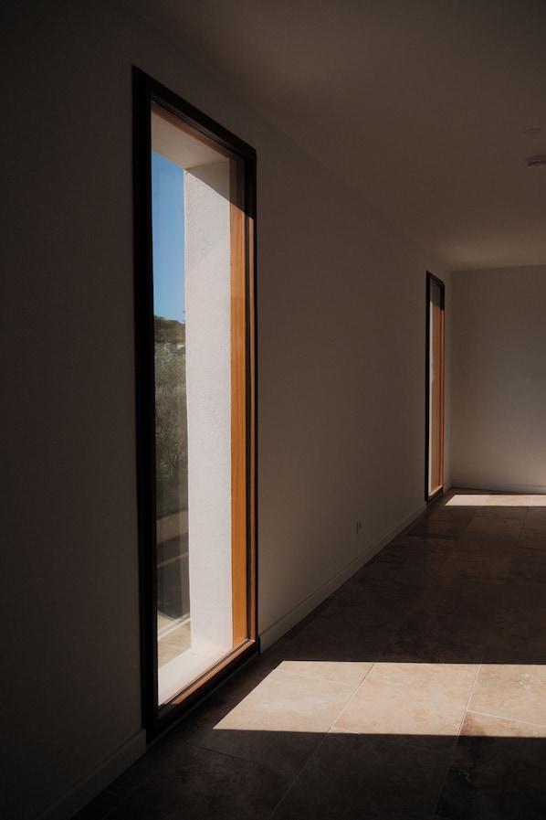 2 quartos, roupas de cama antialérgicas, cofres nos quartos