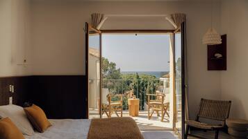 2 bedrooms, hypo-allergenic bedding, in-room safe