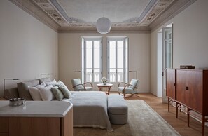 8 slaapkamers, een strijkplank/strijkijzer, wifi, beddengoed