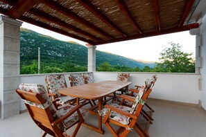 Outdoor dining - Villa Mirma - Countryside villa with private heated pool (Župa)