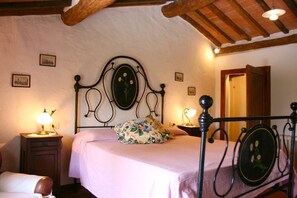 2 bedrooms, WiFi, bed sheets - Villa Mezza - Tuscan farmhouse with pool (Cegliolo)
