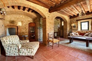 TV, fireplace, DVD player, ping pong - Villa Matteo - Private Tuscan villa near Florence (San Casciano in Val di Pesa)