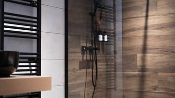 Douche, baignoire Ă jets, sĂšche-cheveux, serviettes fournies
