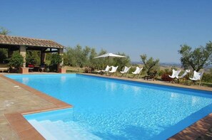 Lämmitetty uima-allas