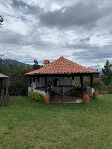 Finca Villa Claudia, Cabaña Ideal Para Familias, con Espacio de Juegos