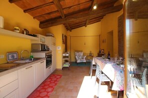 Refrigerador, microondas, horno y lavavajillas 