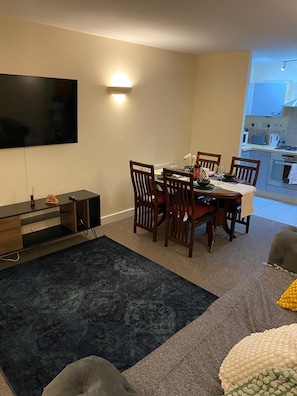 Apartment | Dining
