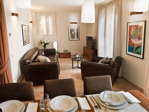 TV, fireplace - Villa Gelsomino - Private villa with pool (Lezzeno)