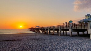 Beach - Ocean Waves Escape! An Upscale Poolside Retreat! (North Palm Beach)