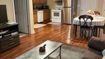 Smart TV, futbolito y libros