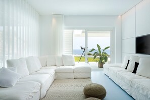 TV, peis og bordtennis