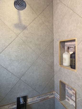 Business Apartment | Bathroom | Combined shower/bathtub, rainfall showerhead, hair dryer, heated floors. Moderna, Cómoda Suite Nube en Tepotzotlán centro