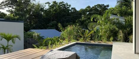 Een verwarmd zwembad