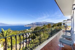 Property grounds - Private villa with sea views and pool (Priora)