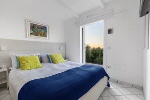 5 slaapkamers, een bureau, een strijkplank/strijkijzer, wifi