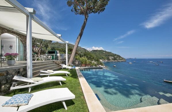 A heated pool - Villa Claretta - with private beach access (Napoli)