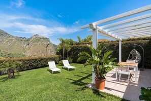 Outdoor dining - Villa Chezarina – Taormina Area (Petralia)