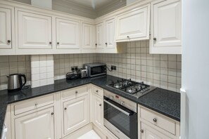 Apartment | Eigene Küche | Kühlschrank, Mikrowelle, Ofen, Herdplatte