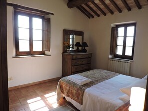 2 bedrooms, WiFi, bed sheets - Villa Brigida - Country house with private pool (Celle Sul Rigo)