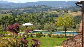 Pool - Villa Benita - Private country villa with pool in Umbria (Castiglione del Lago)
