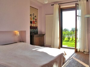 6 habitaciones, tabla de planchar con plancha, wifi y ropa de cama 