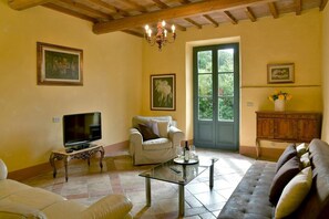 TV, table tennis - Villa Bibbona - Private villa with heated pool (Montecatini Val di Cecina)