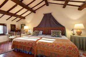 6 bedrooms, iron/ironing board, WiFi, bed sheets - Villa Aymelina - Private villa with pool in Umbria (San Cristoforo)