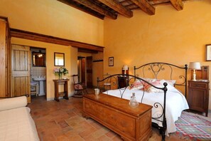 14 bedrooms, WiFi, bed sheets, wheelchair access