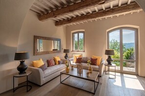 Télévision, table de tennis de table