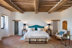 10 chambres, fer et planche à repasser, lit parapluie, Wi-Fi